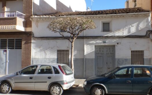 SOLAR URBANO A DOS CALLES